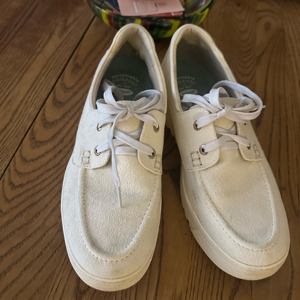 Dr. Scholl's White Boat Shoes with Moccasin Design